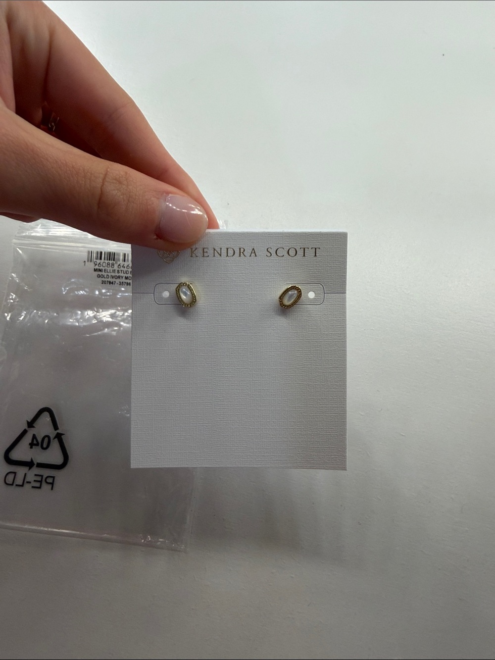 Kendra Scott NWT Gold Mini Ellie Stud Earrings